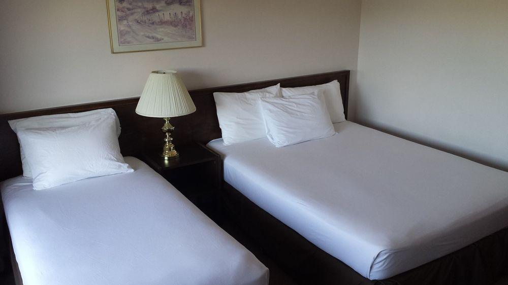 Recreation Inn And Suites Kelowna Esterno foto