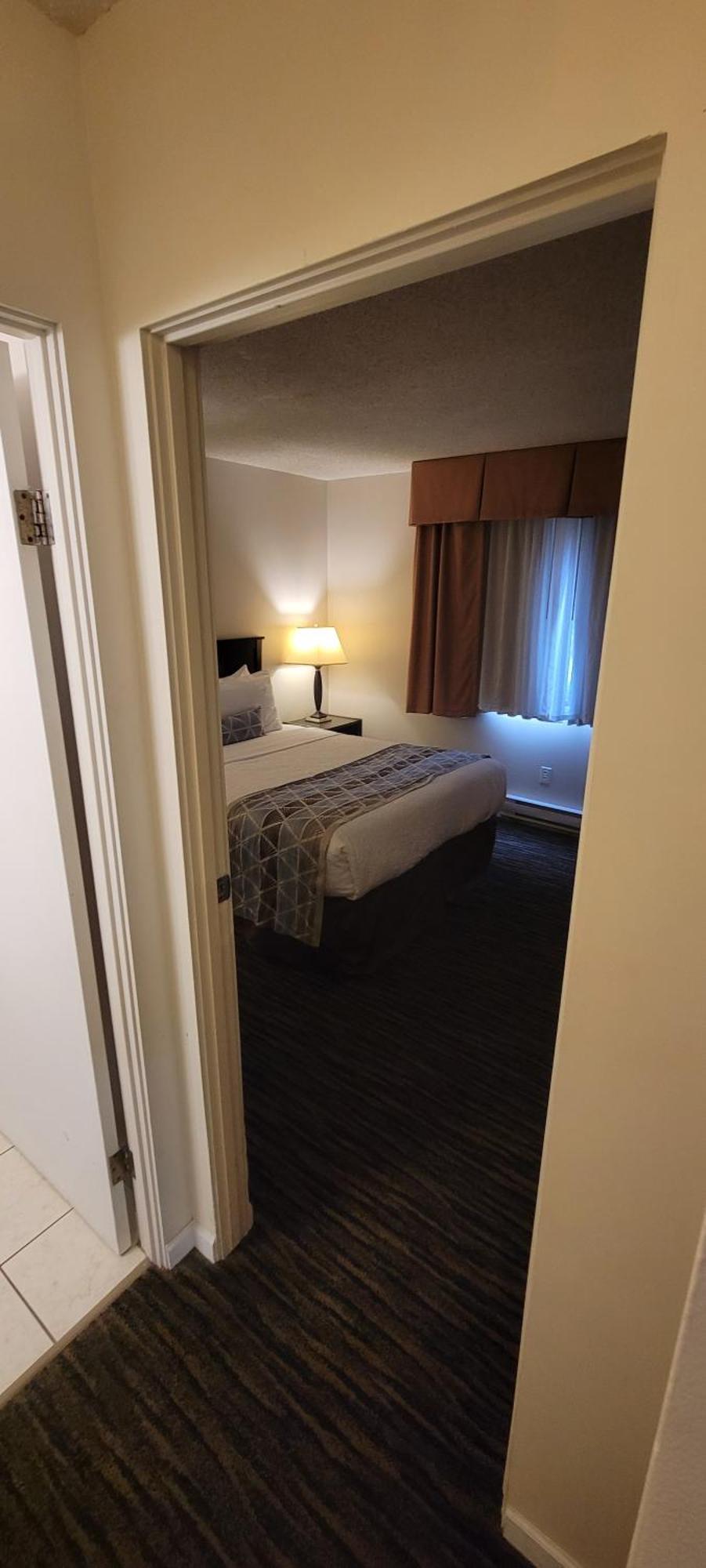 Recreation Inn And Suites Kelowna Esterno foto
