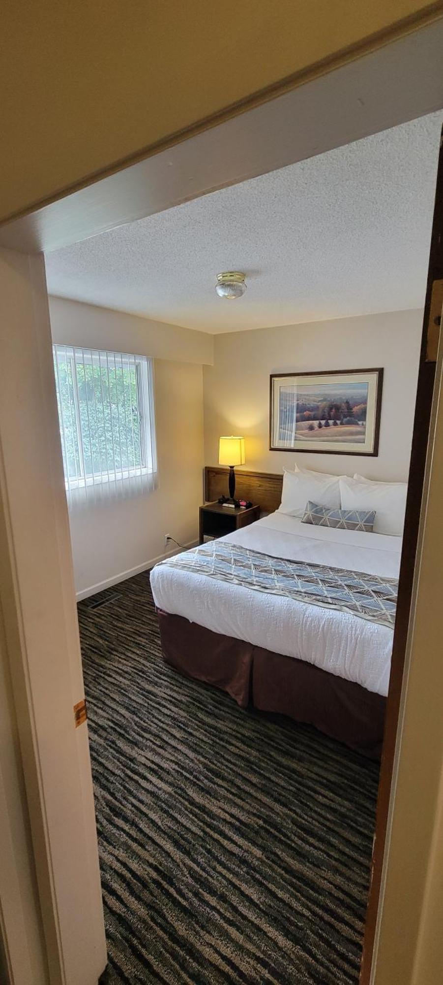 Recreation Inn And Suites Kelowna Esterno foto