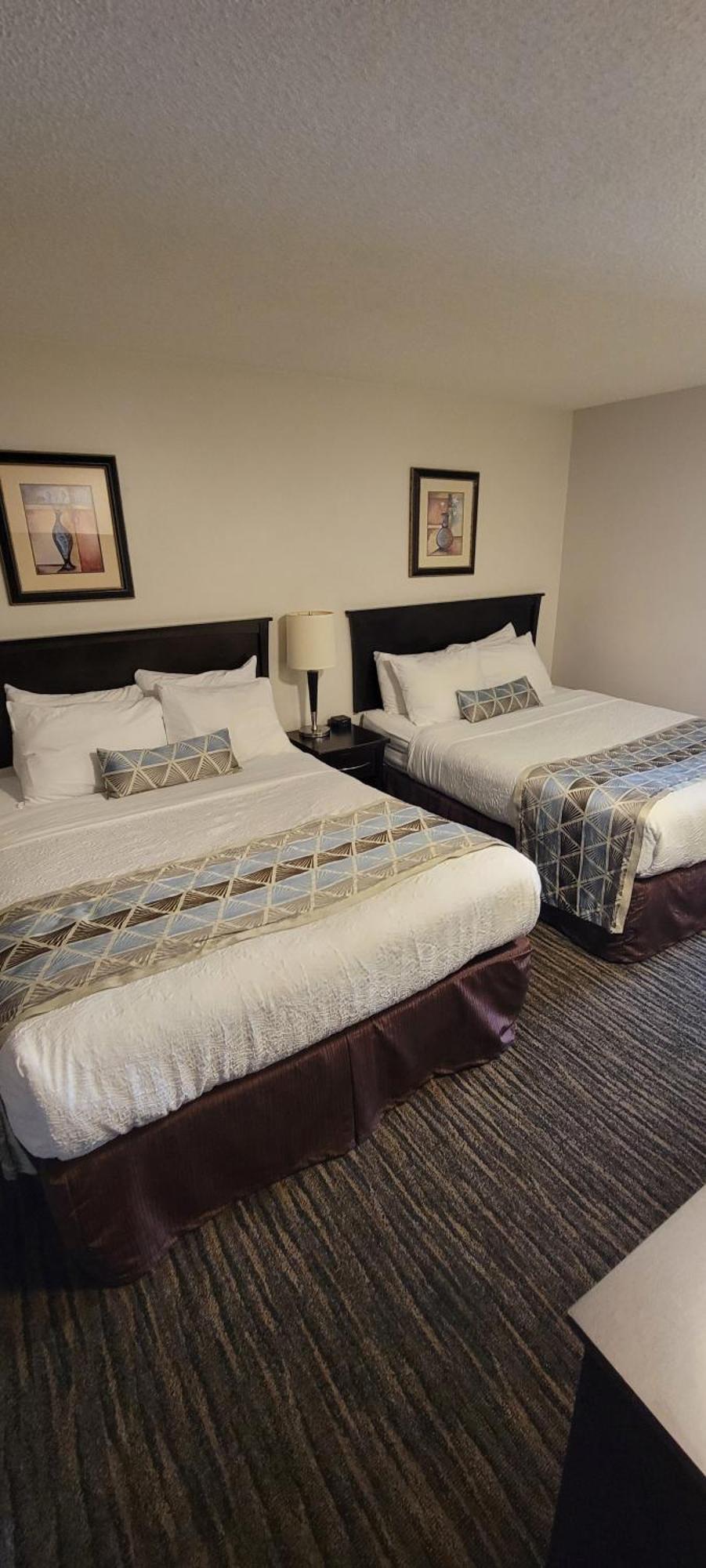 Recreation Inn And Suites Kelowna Esterno foto