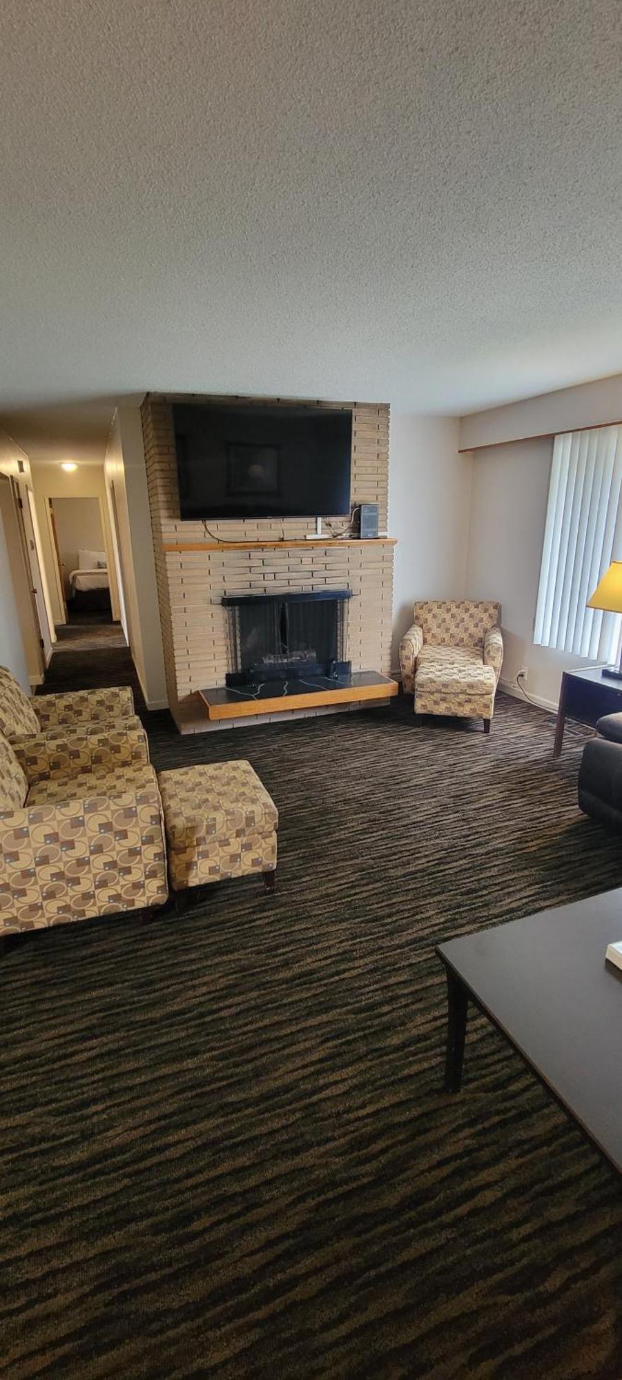Recreation Inn And Suites Kelowna Esterno foto
