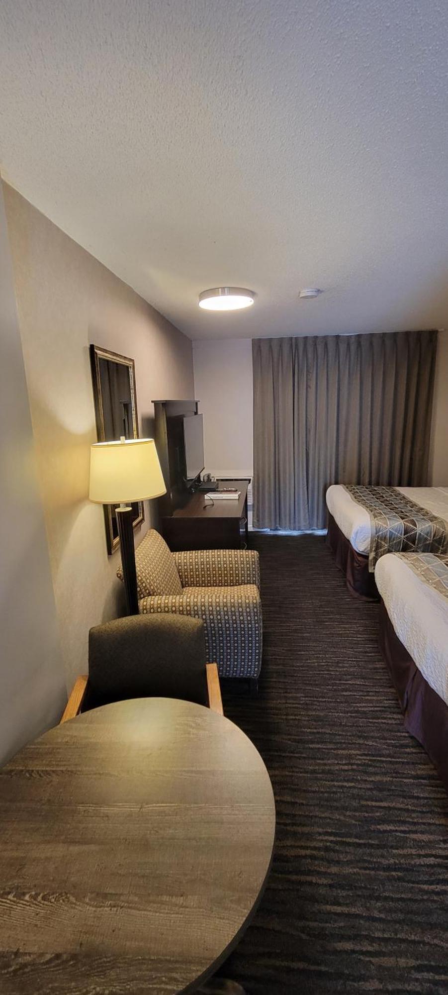 Recreation Inn And Suites Kelowna Esterno foto
