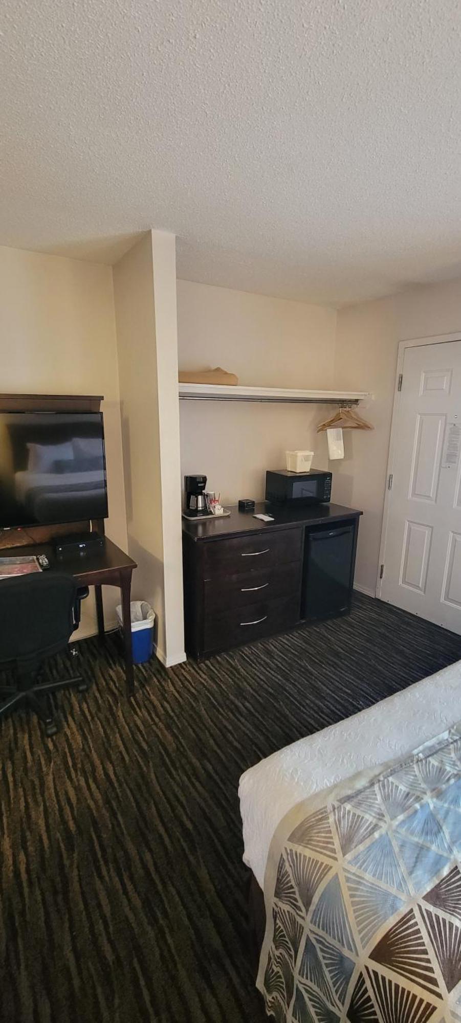 Recreation Inn And Suites Kelowna Esterno foto