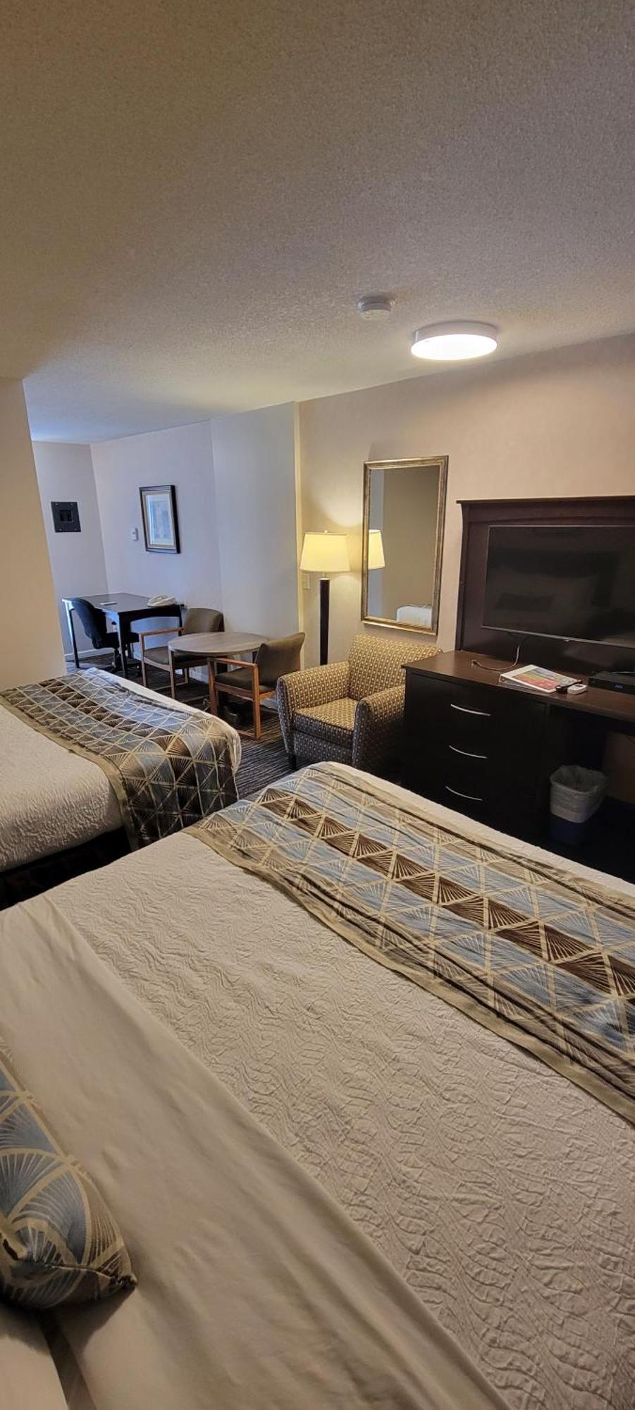 Recreation Inn And Suites Kelowna Esterno foto