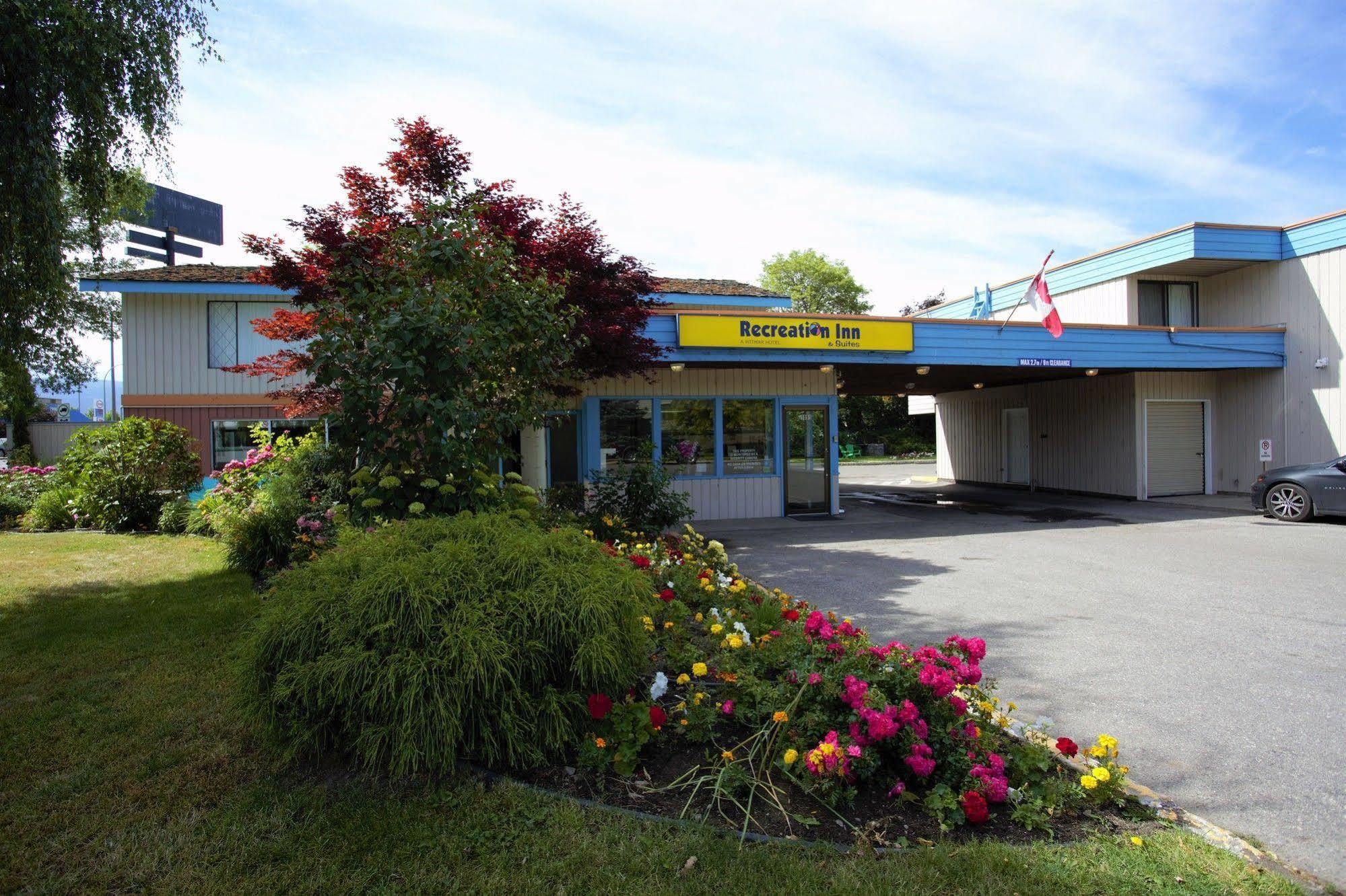 Recreation Inn And Suites Kelowna Esterno foto