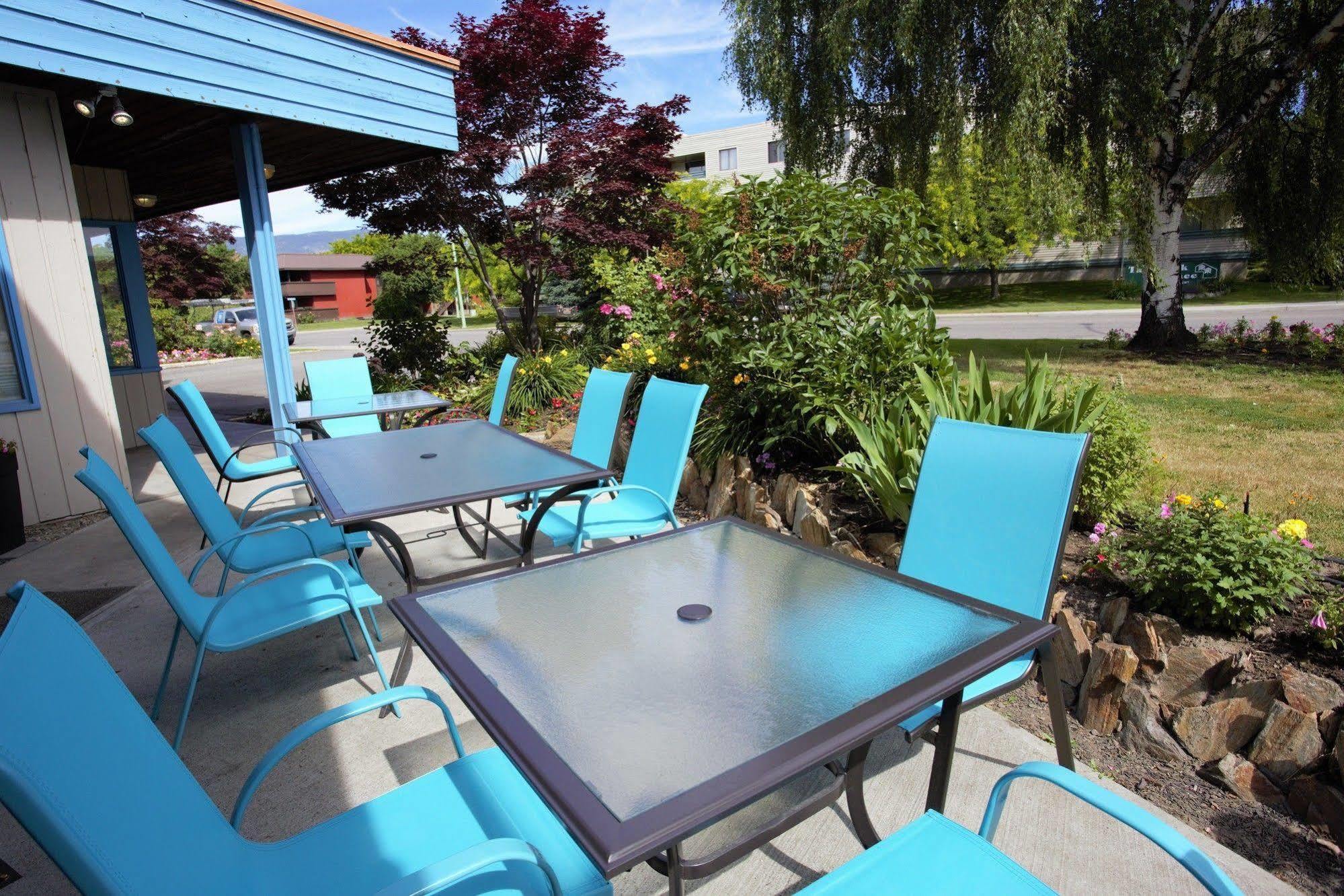 Recreation Inn And Suites Kelowna Esterno foto